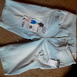 YMI Capri Jeans
